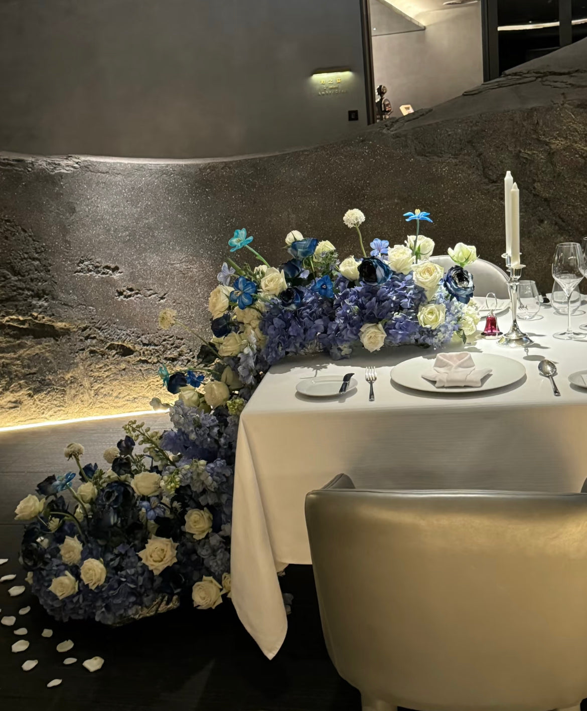 Blue and white hydrangea Artificial flowers waterfall decoration| Door-to-door service