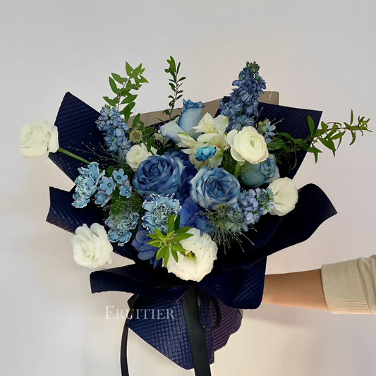 Dark blue rose mixed with violet bouquet