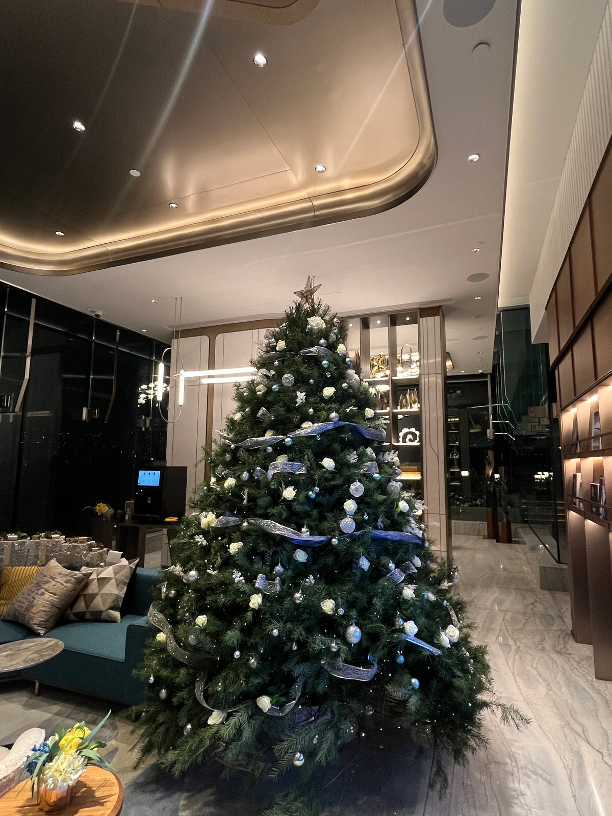 Commercial floral arrangement: Spruce Christmas tree (order: delivery after November 1st)