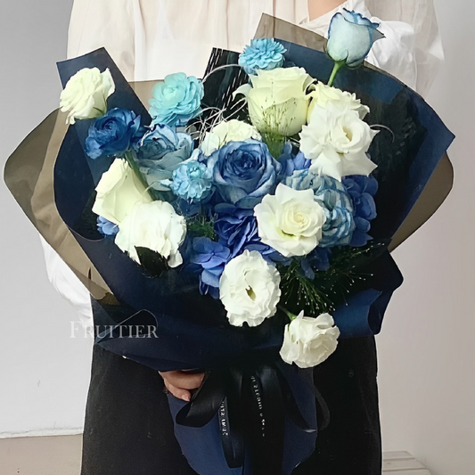 Blue and white roses mixed with hydrangea bouquet