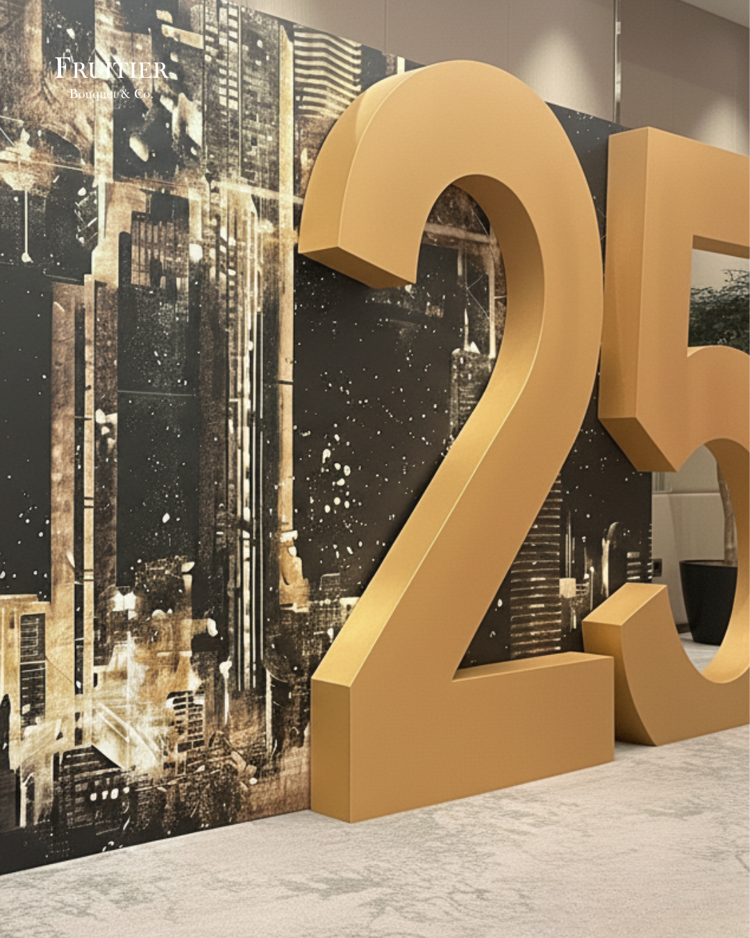 商業花藝佈置：金色25氣球背景佈置 佈置圖 3