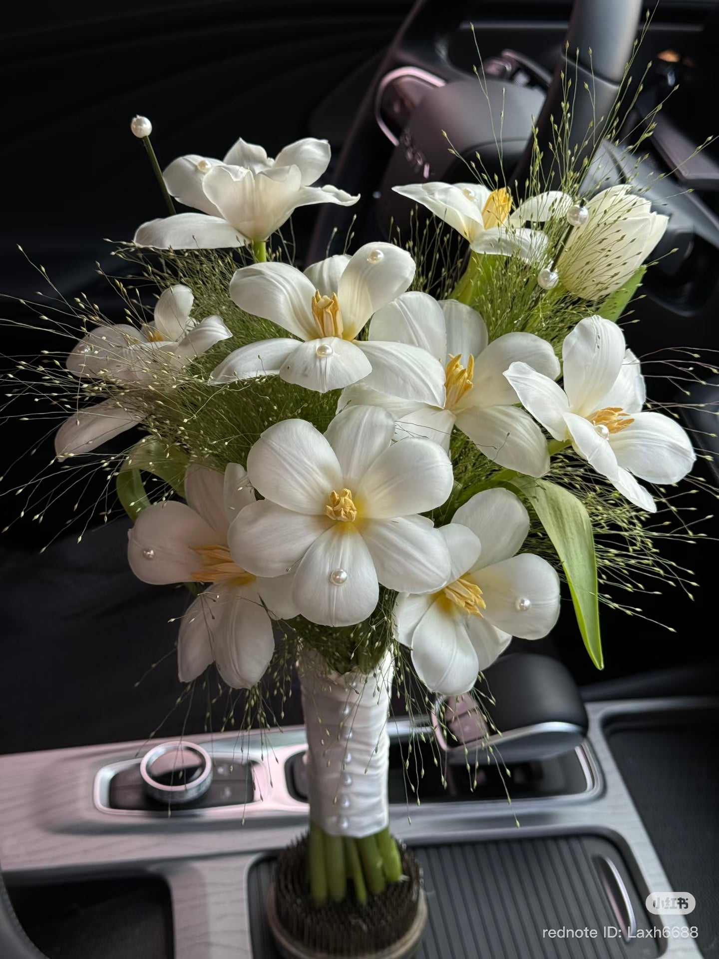 鬱金香手捧花￼