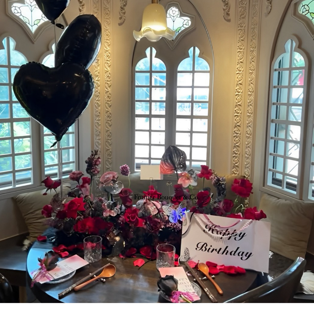 Red and black artificial flowers/flower table flower arrangement